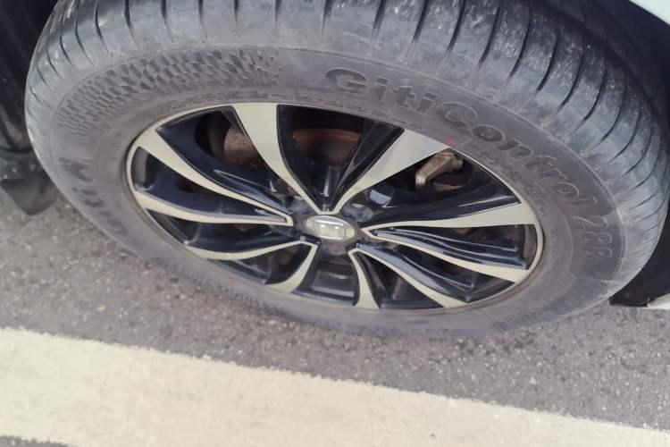 Used Zotye SR7 2016 1.5T CVT Cube Heart Edition China IV Standard Right Front Wheel Hub
