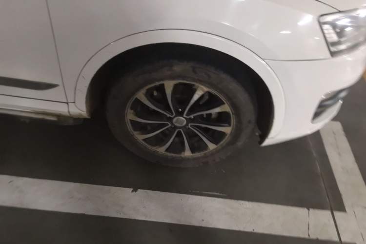 Used Zotye SR7 2016 1.5T Manual Cube Heart Edition China V Standard Right Front Wheel Hub