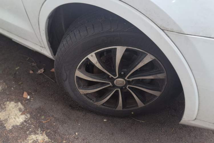 Used Zotye SR7 2016 1.5T CVT Cube Heart Edition China IV Standard Right Front Wheel Hub
