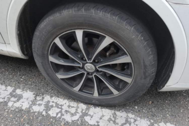 Used Zotye SR7 2016 1.5T Manual Cube Heart Edition China IV Standard Right Front Wheel Hub