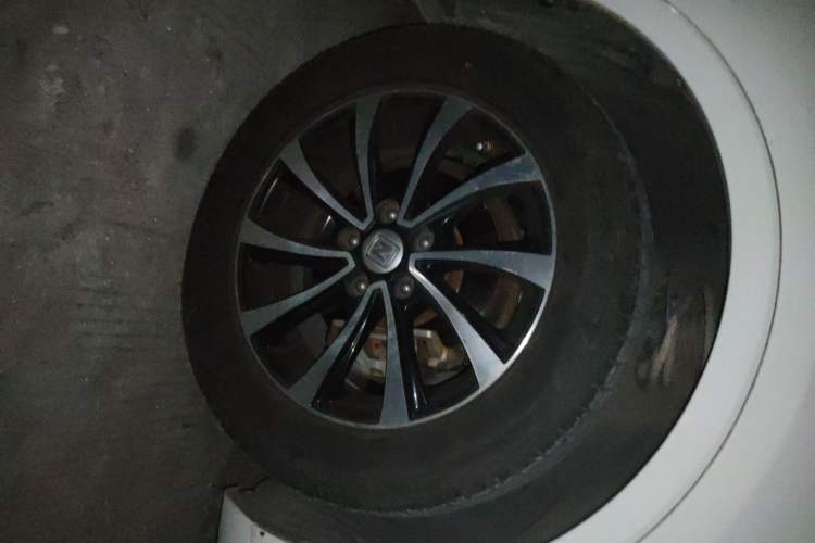 Used Zotye SR7 2016 1.5T CVT Cube Heart Edition China V Standard Right Front Wheel Hub