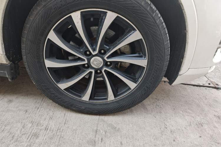 Used Zotye SR7 2016 1.5T CVT Cube Heart Edition China V Standard Right Front Wheel Hub