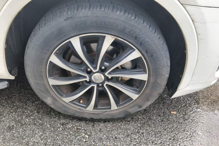 Used Zotye SR7 2016 1.5T CVT Cube Heart Edition China V Standard Right Front Wheel Hub