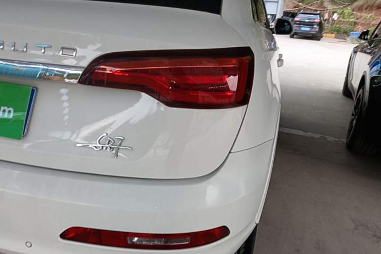Used Zotye SR7 2016 1.5T Manual Cube Heart Edition China IV Standard Right Rear Taillight