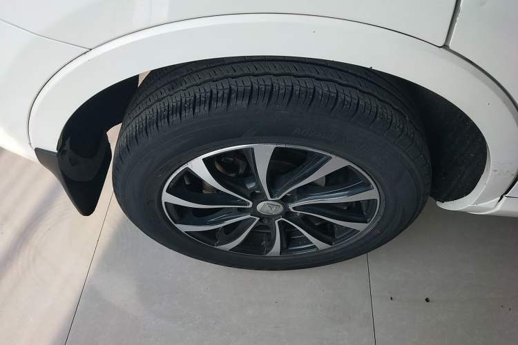 Used Zotye SR7 2016 1.5T CVT Cube Heart Edition China IV Standard Right Rear Wheel Hub