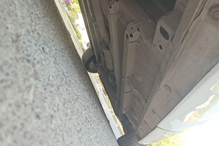 Used Zotye SR7 2016 1.5T CVT Cube Road Edition China V Standard Right Side Sill