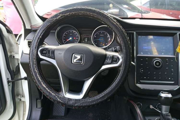 Used Zotye SR7 2016 1.5T CVT Cube Road Edition China IV Standard Steering Wheel