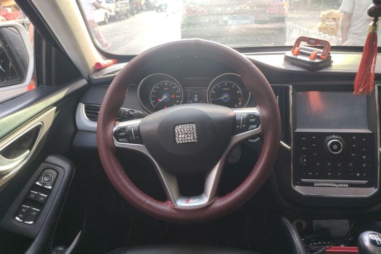 Used Zotye SR7 2016 1.5T Manual Cube Road Edition China V Standard Steering Wheel