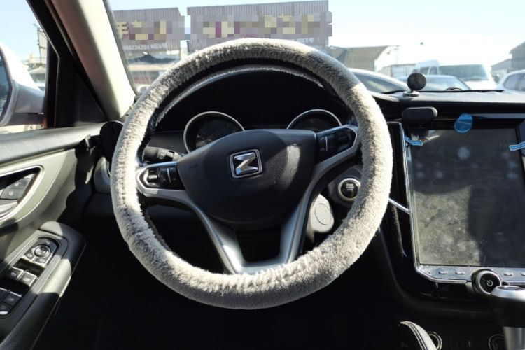 Used Zotye SR7 2016 1.5T CVT Cube Heart Edition China IV Standard Steering Wheel