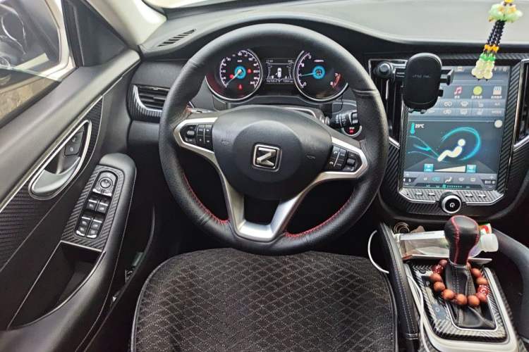 Used Zotye SR7 2016 1.5T CVT Cube Heart Edition China V Standard Steering Wheel