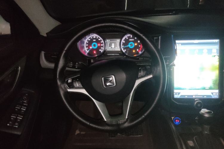 Used Zotye SR7 2016 1.5T CVT Cube Heart Edition China V Standard Steering Wheel