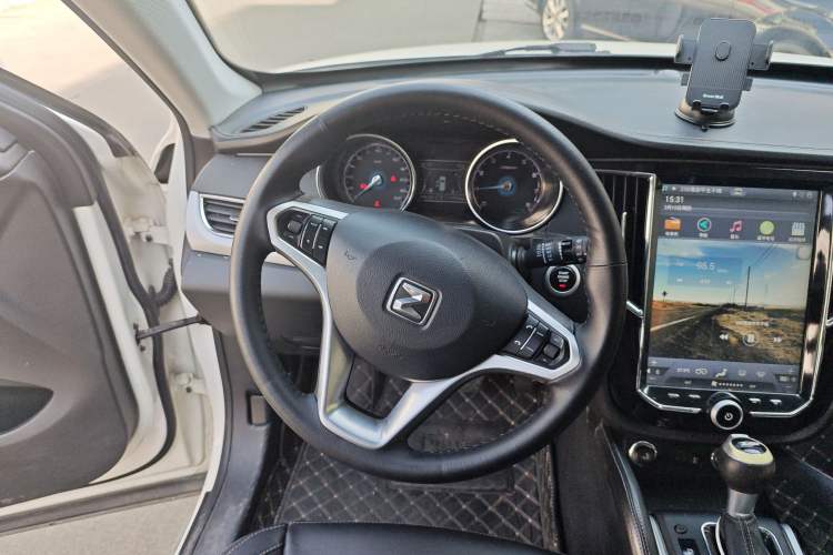 Used Zotye SR7 2016 1.5T CVT Cube Heart Edition China V Standard Steering Wheel