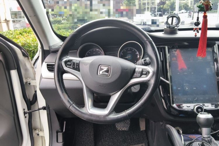 Used Zotye SR7 2016 1.5T CVT Cube Heart Edition China V Standard Steering Wheel