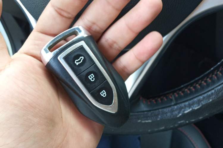 Used Zotye SR7 2016 1.5T CVT Cube Road Edition China IV Standard Vehicle Key