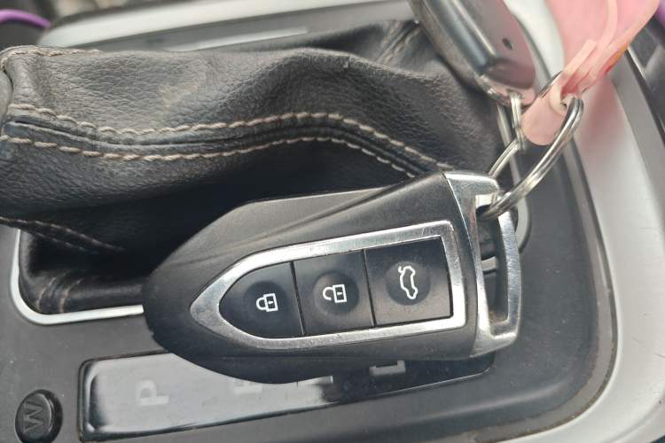 Used Zotye SR7 2016 1.5T CVT Cube Road Edition China V Standard Vehicle Key