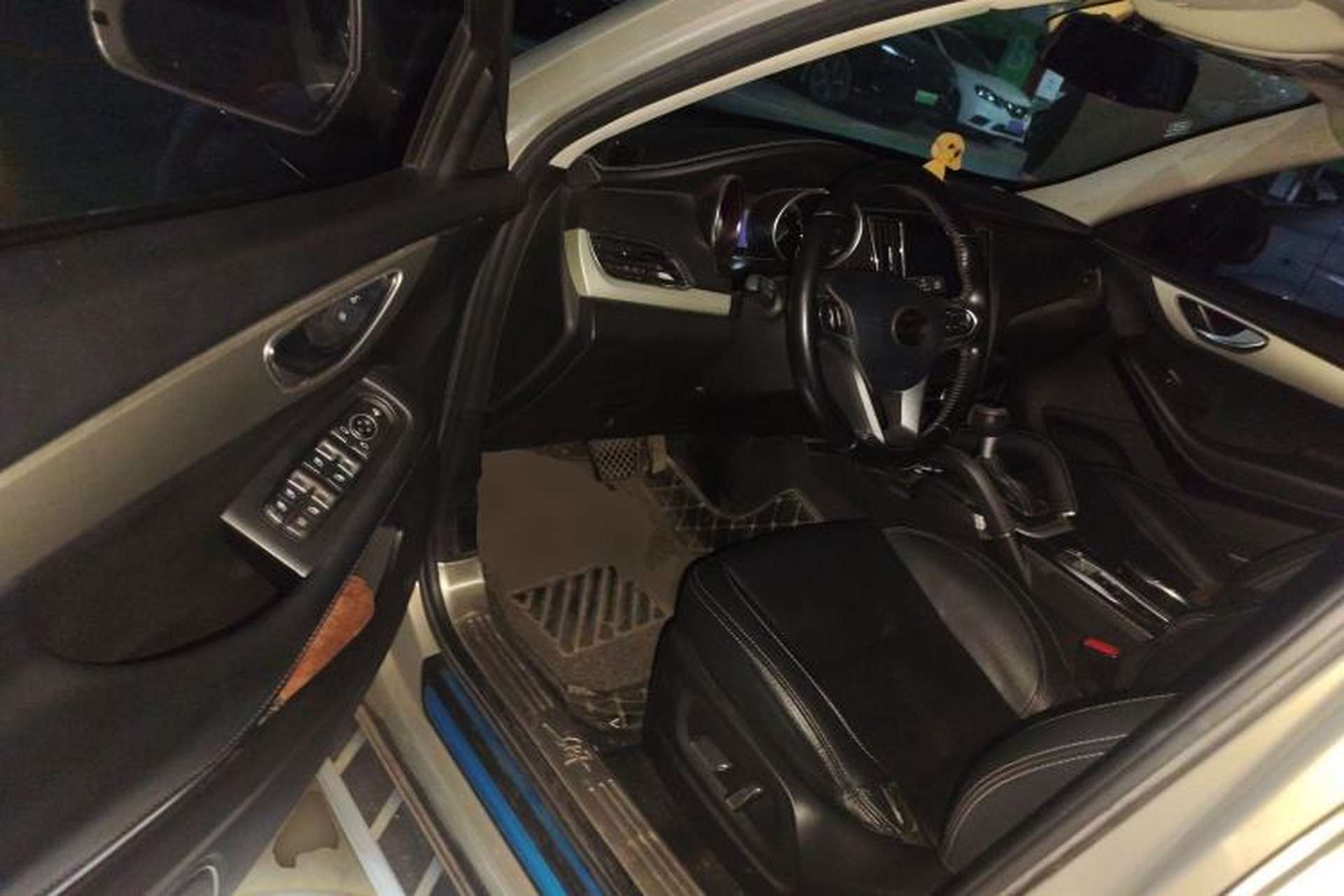 Used Zotye SR7 2016 1.5T CVT Cube Heart Edition China V Standard Driver Seat