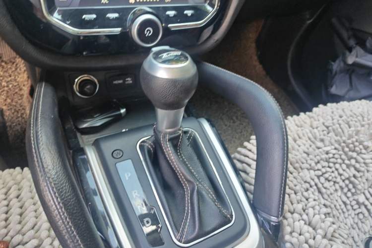 Used Zotye SR7 2016 1.5T CVT Cube Heart Edition China IV Standard Gear Lever