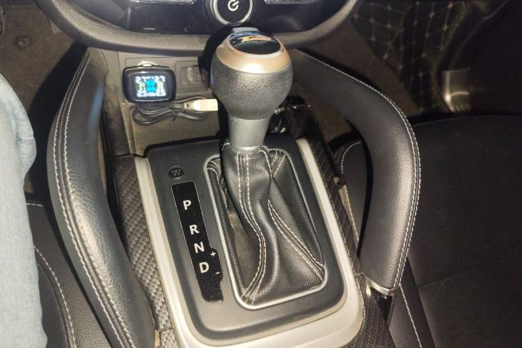 Used Zotye SR7 2016 1.5T CVT Cube Heart Edition China V Standard Gear Lever