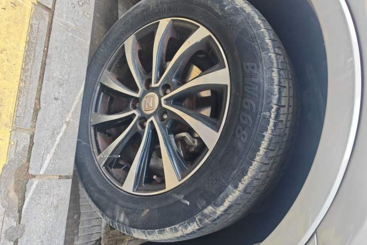 Used Zotye SR7 2016 1.5T CVT Cube Heart Edition China IV Standard Right Front Wheel Hub