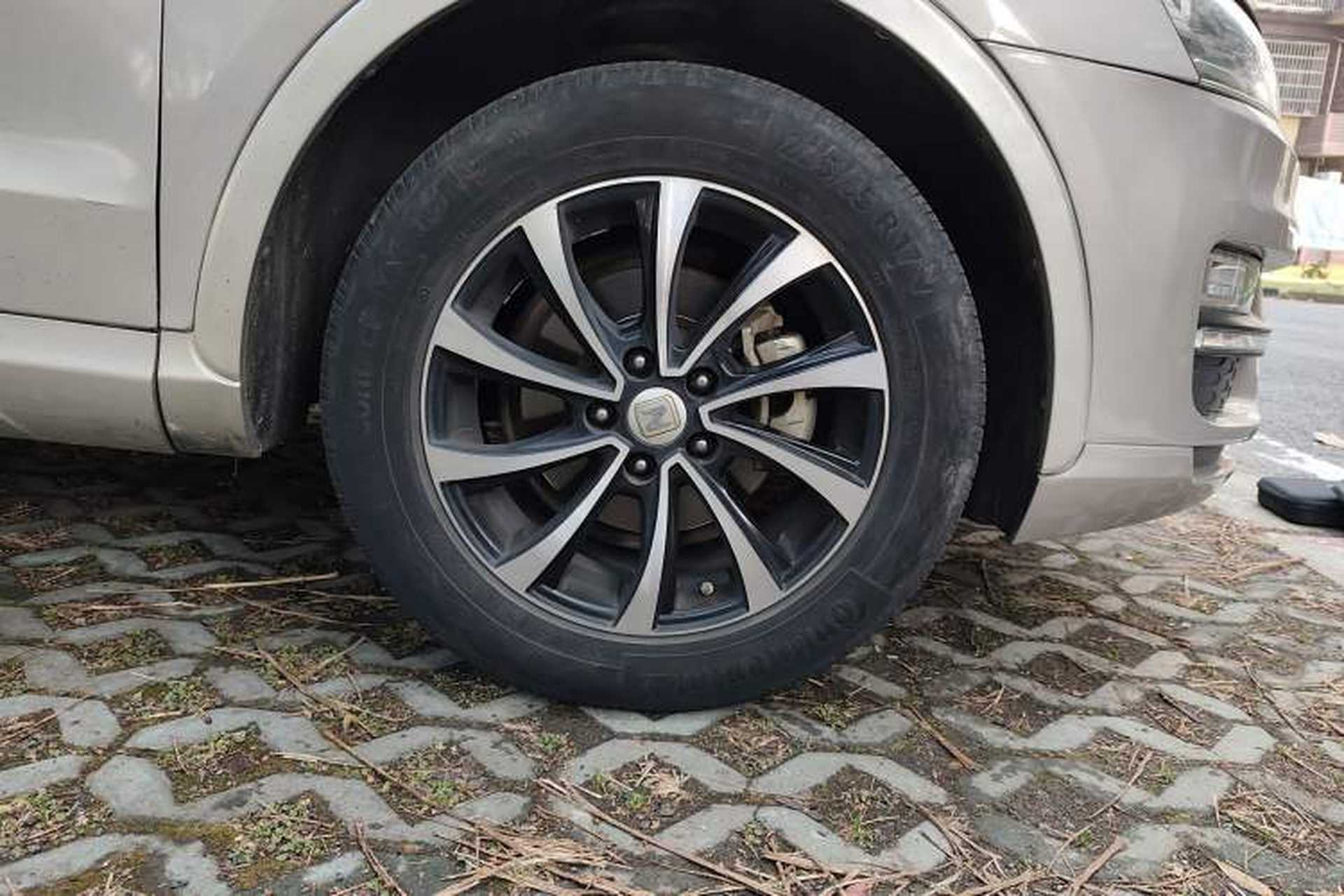Used Zotye SR7 2016 1.5T Manual Cube Road Edition China V Standard Right Front Wheel Hub