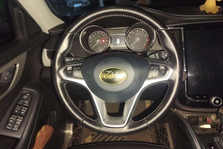 Used Zotye SR7 2016 1.5T CVT Cube Heart Edition China V Standard Steering Wheel