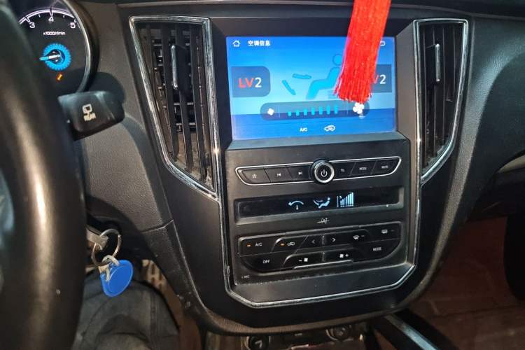 Used Zotye SR7 2017 1.5T Manual Cube Road Edition Audio And AC Panel