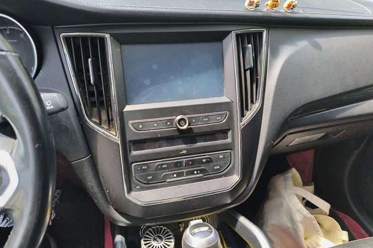 Used Zotye SR7 2017 1.5T CVT Cube Road Edition Audio And AC Panel