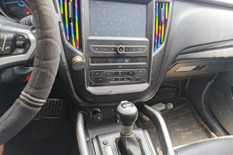 Used Zotye SR7 2017 1.5T CVT Cube Road Edition Audio And AC Panel