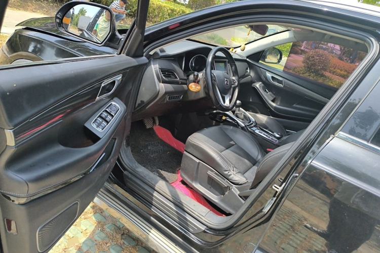 Used Zotye SR7 2017 1.5T CVT Cube Road Edition Driver Seat