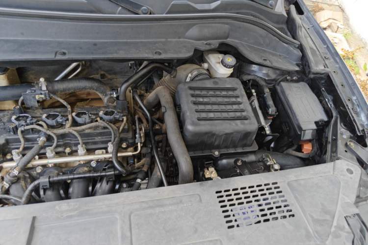 Used Zotye SR7 2017 1.5T CVT Cube Road Edition Engine Bay Left