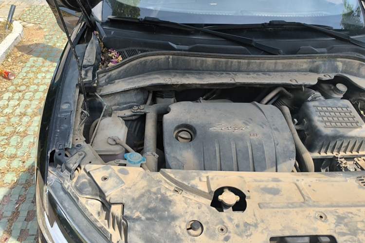 Used Zotye SR7 2017 1.5T CVT Cube Road Edition Engine Bay Right