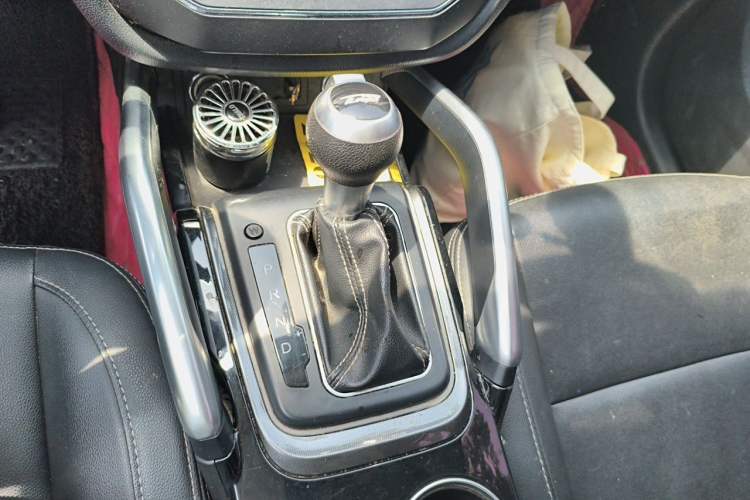 Used Zotye SR7 2017 1.5T CVT Cube Road Edition Gear Lever