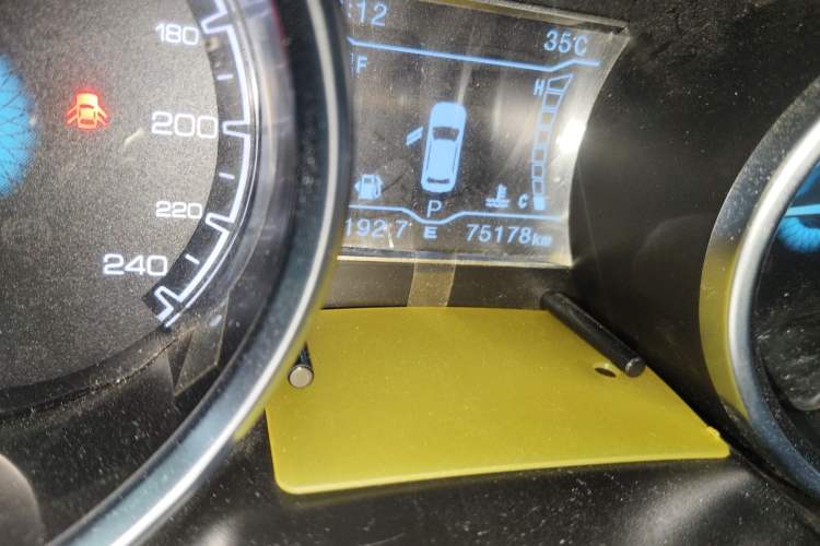 Used Zotye SR7 2017 1.5T CVT Cube Dream Edition Odometer Close Up