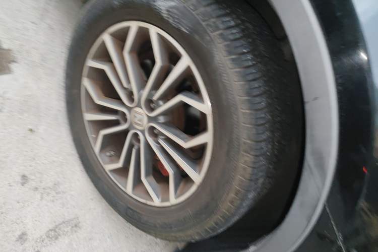 Used Zotye SR7 2017 1.5T CVT Cube Dream Edition Right Front Wheel Hub