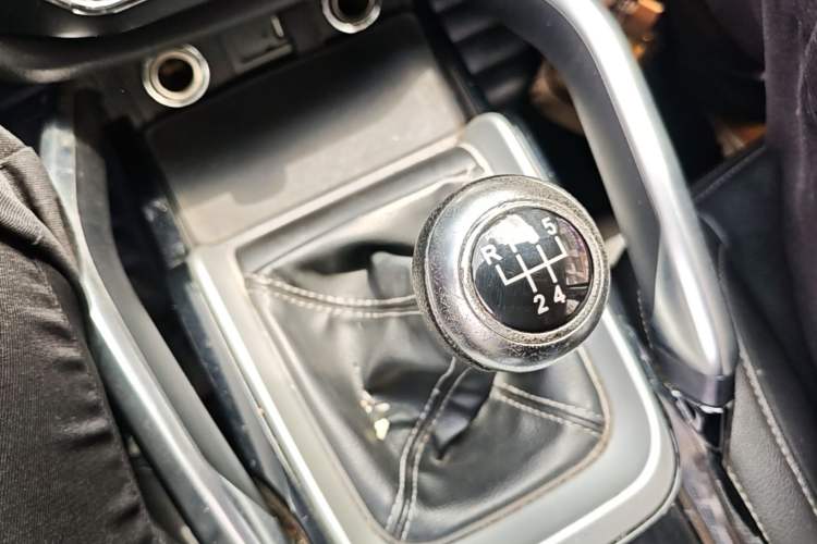 Used Zotye SR7 2017 1.5T Manual Cube Road Edition Gear Lever