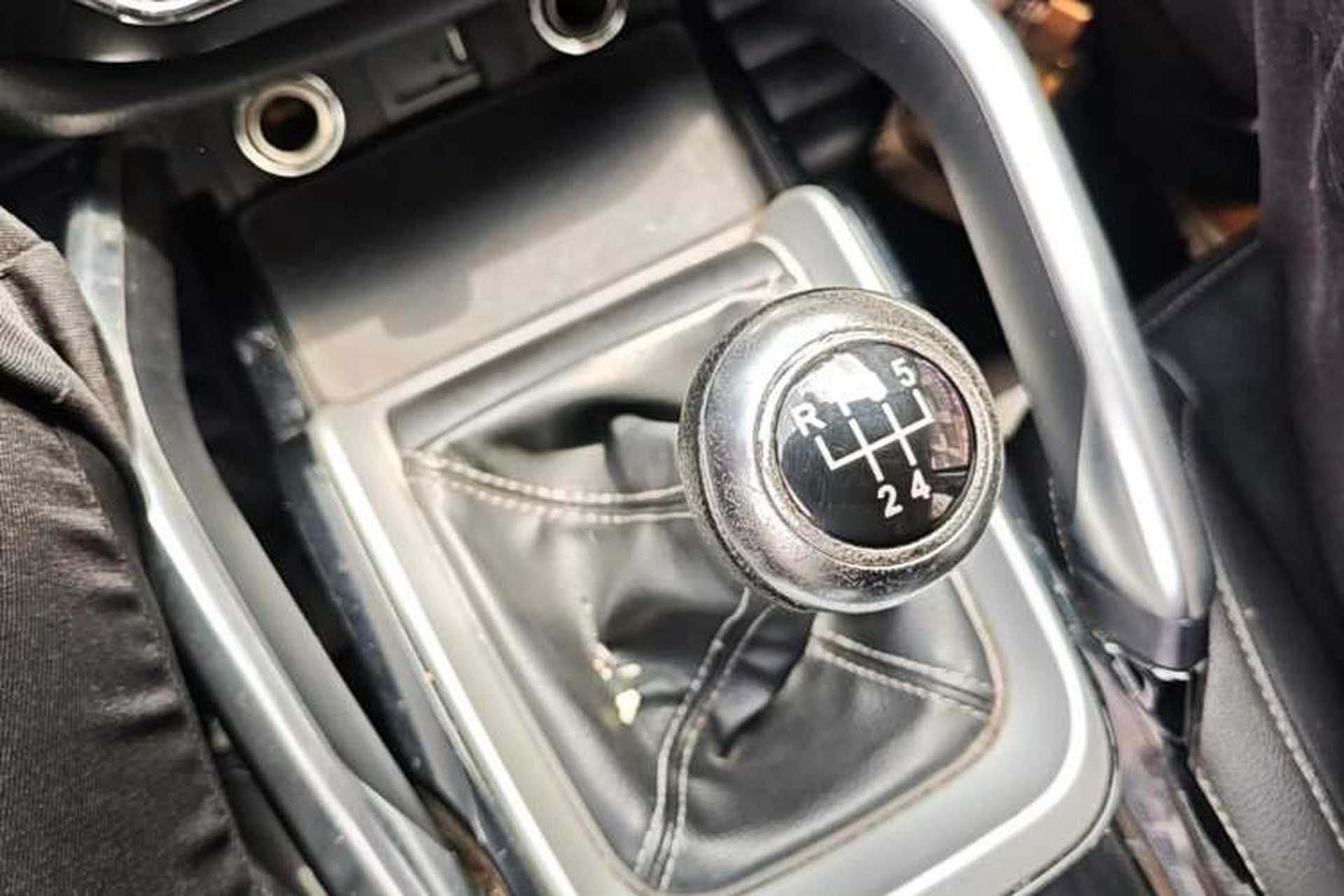 Used Zotye SR7 2017 1.5T Manual Cube Road Edition Gear Lever