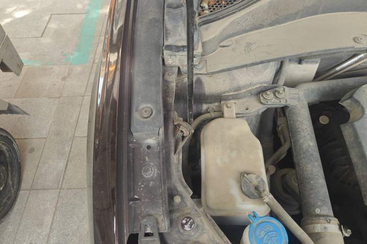 Used Zotye SR7 2017 1.5T CVT Cube Dream Edition Engine Bay Right