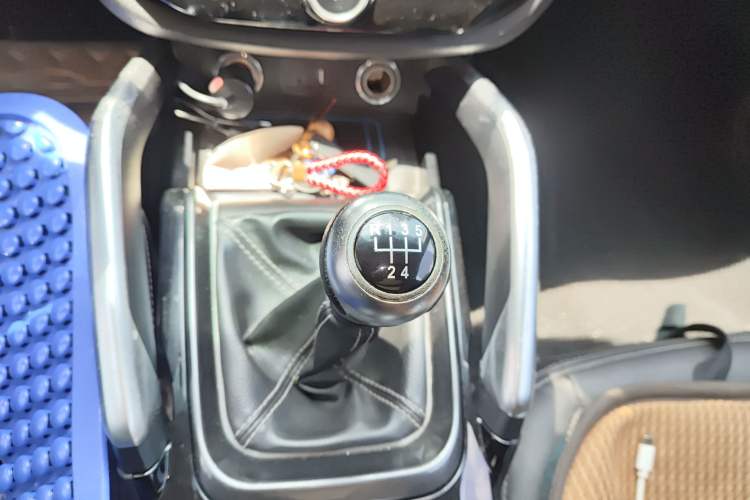Used Zotye SR7 2017 1.5T Manual Cube Dream Edition Gear Lever