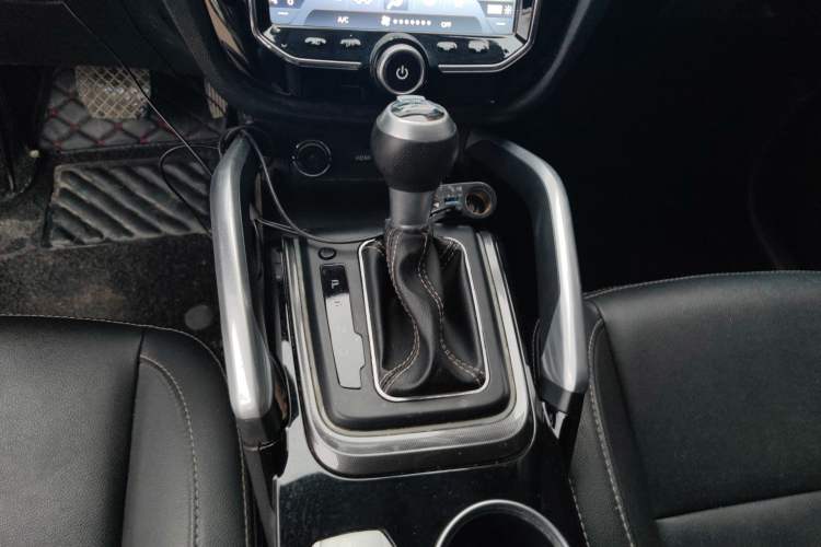 Used Zotye SR7 2017 1.5T CVT Cube Heart Edition Gear Lever