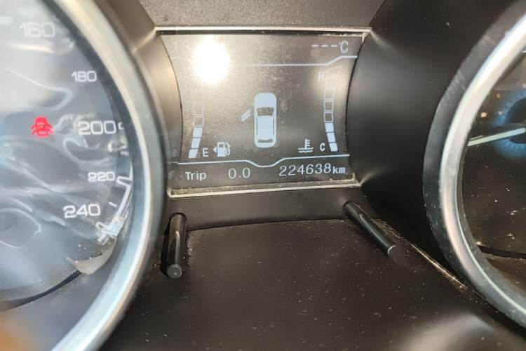 Used Zotye SR7 2017 1.5T Manual Cube Dream Edition Odometer Close Up