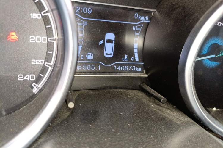 Used Zotye SR7 2017 1.5T Manual - Magic Cube Heart Edition Odometer Close Up