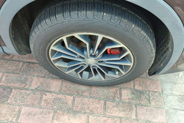 Used Zotye SR7 2017 1.5T Manual Cube Dream Edition Right Front Wheel Hub