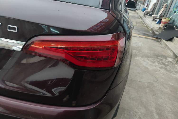 Used Zotye SR7 2017 1.5T CVT Cube Heart Edition Right Rear Taillight