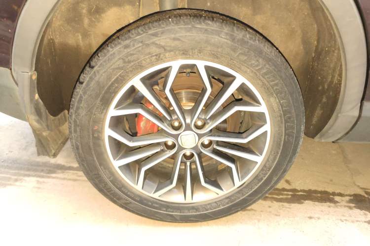 Used Zotye SR7 2017 1.5T CVT Cube Heart Edition Right Rear Wheel Hub