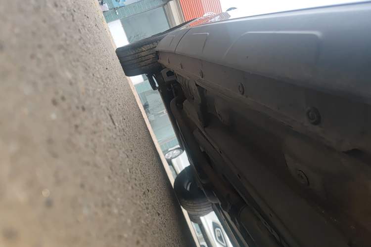 Used Zotye SR7 2017 1.5T CVT Cube Heart Edition Right Side Sill