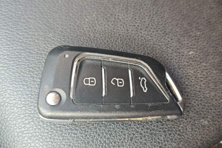 Used Zotye SR7 2017 1.5T Manual Cube Road Edition Vehicle Key
