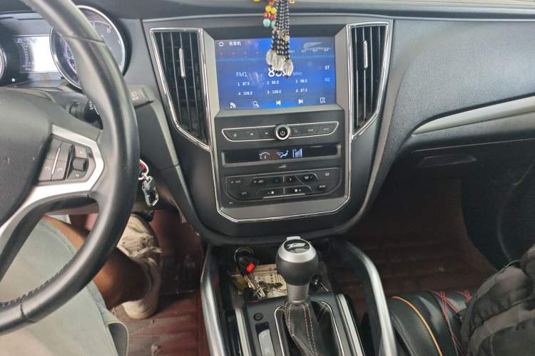 Used Zotye SR7 2017 1.5T CVT Cube Road Edition Audio And AC Panel