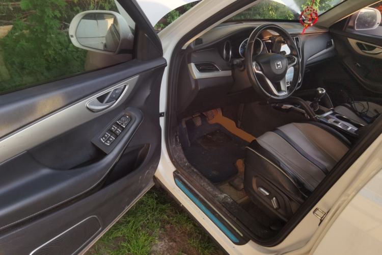 Used Zotye SR7 2017 1.5T Manual Cube Dream Edition Driver Seat