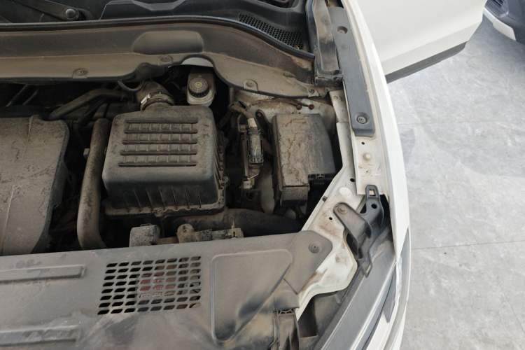 Used Zotye SR7 2017 1.5T CVT Cube Road Edition Engine Bay Left