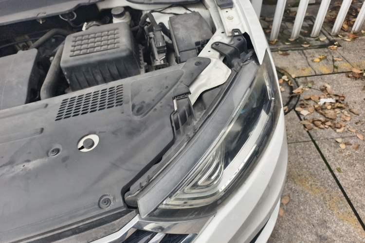 Used Zotye SR7 2017 1.5T Manual Cube Dream Edition Engine Bay Left